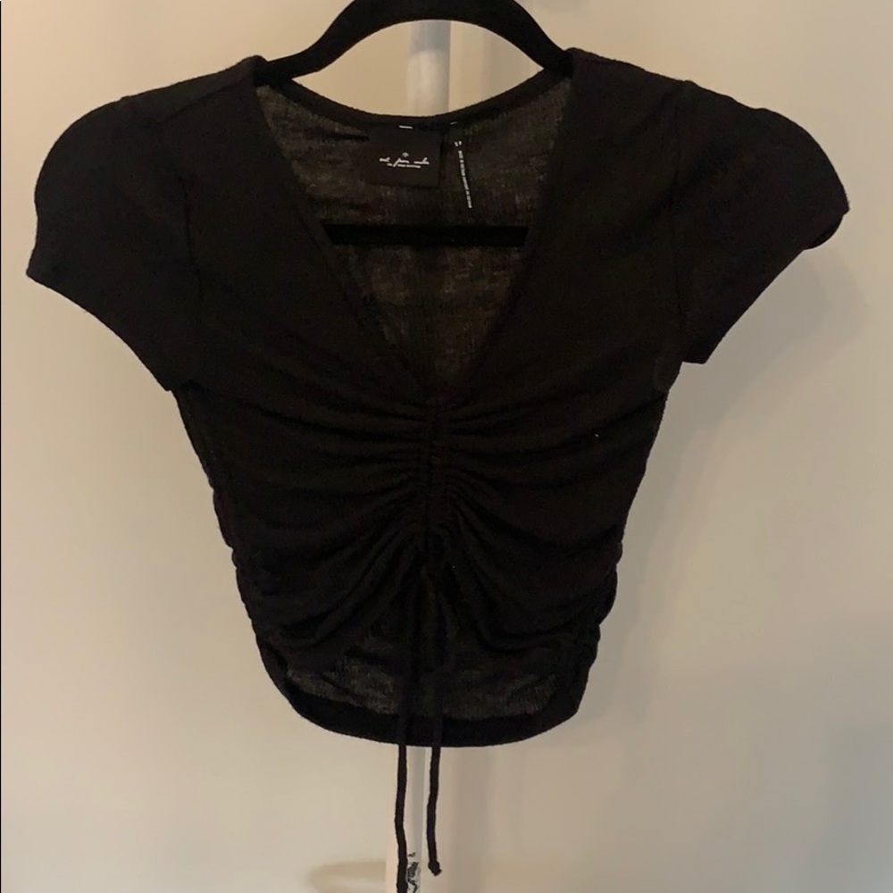 urban outfitters black crop top